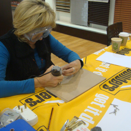 Marlene Cronje, our DIY Diva in Pretoria, recently held a Dremel Tools workshop at Builders Warehouse in Centurion. 